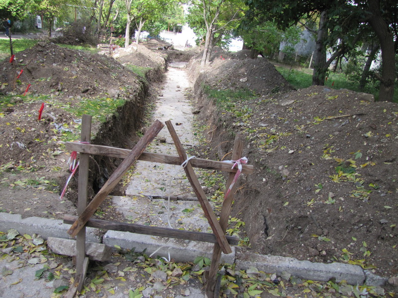 В Симферополе ремонтируют теплотрассу