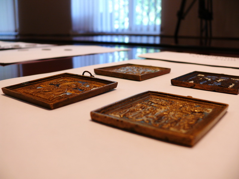 Крымским музеям передали 66 изъятых на границе ценностей