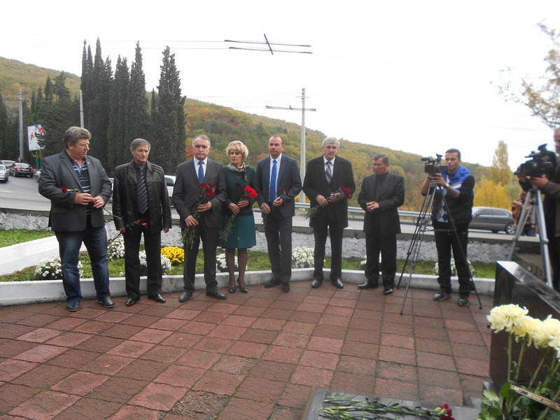 В Алуште почтили память погибших в аварии шахтеров