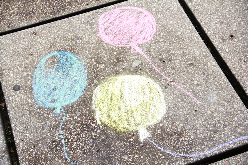 В Симферополе проходит конкурс детского рисунка на асфальте