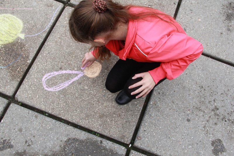 В Симферополе проходит конкурс детского рисунка на асфальте