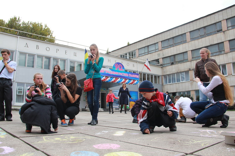 В Симферополе проходит конкурс детского рисунка на асфальте