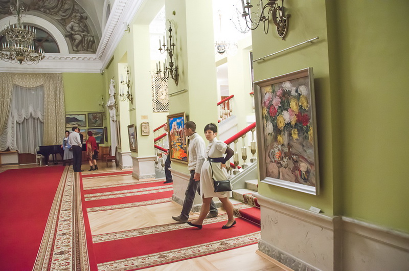 В севастопольском театре проходит семейная выставка