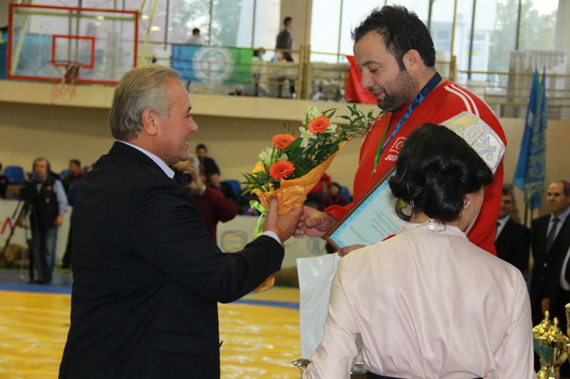 В Симферополе определили абсолютного победителя в борьбе куреш