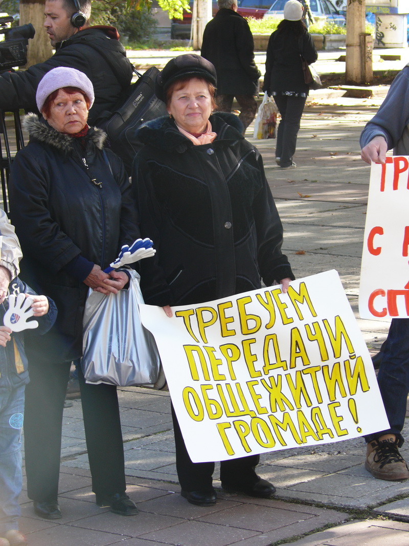 В Симферополе жильцы общежитий Крыма вышли на митинг