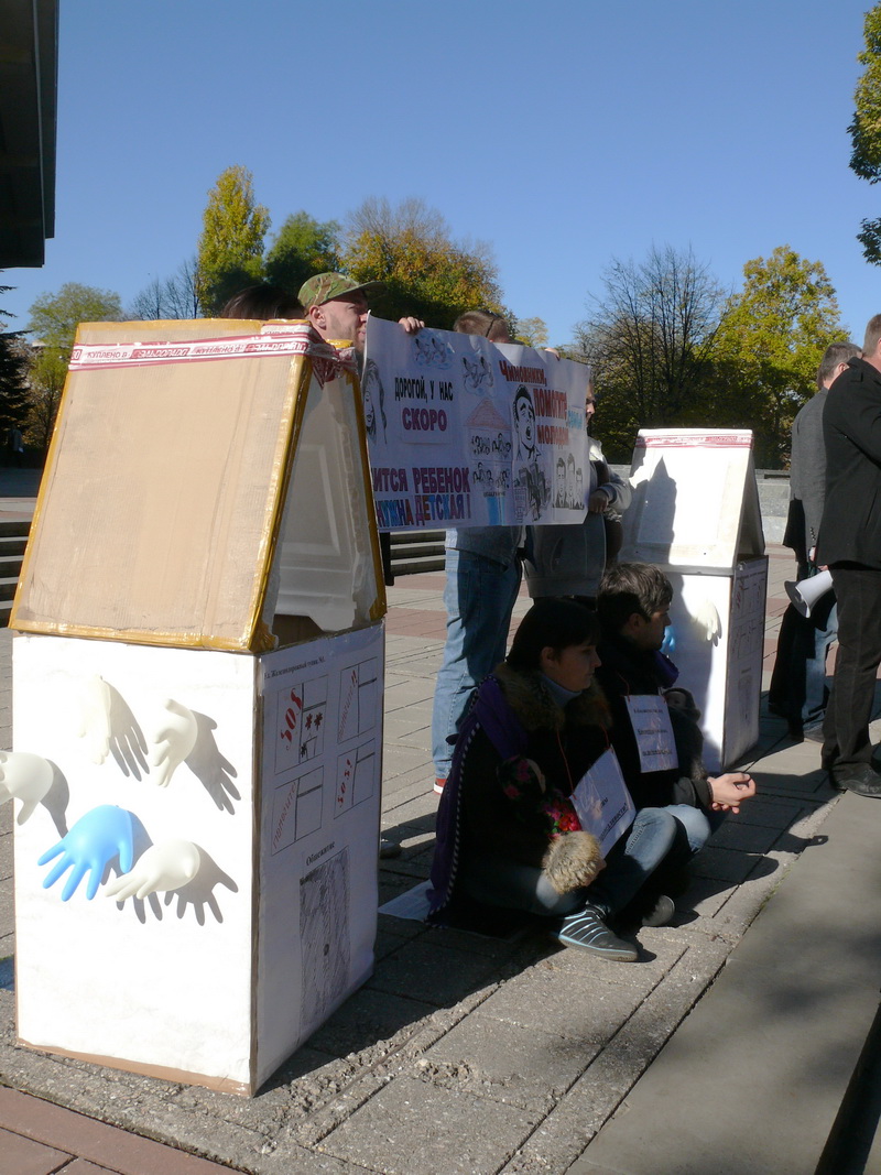 В Симферополе жильцы общежитий Крыма вышли на митинг
