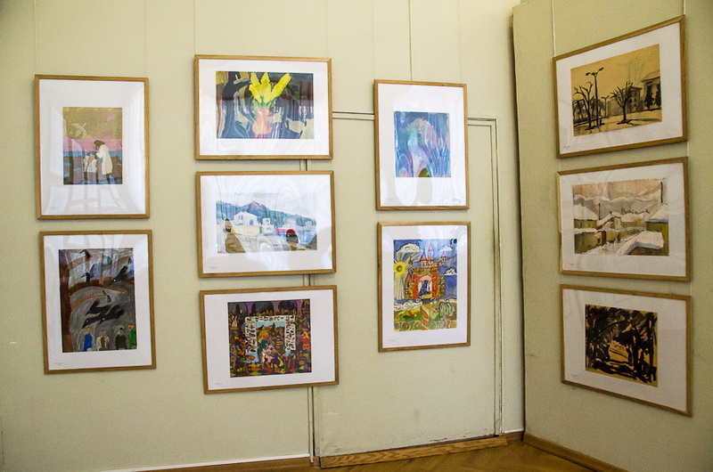 В Севастополе дети представили свои картины