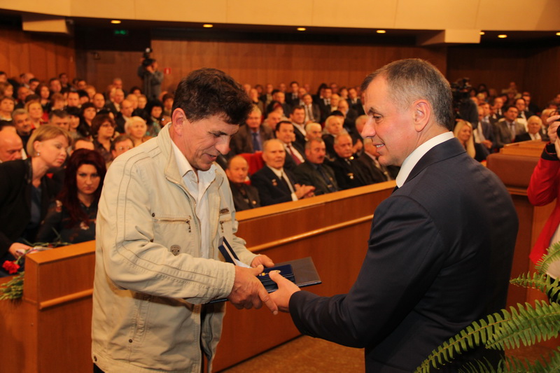 В Верховной Раде Крыма отметили День Конституции АРК