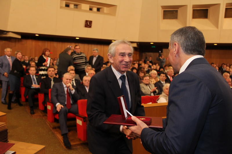 В Верховной Раде Крыма отметили День Конституции АРК