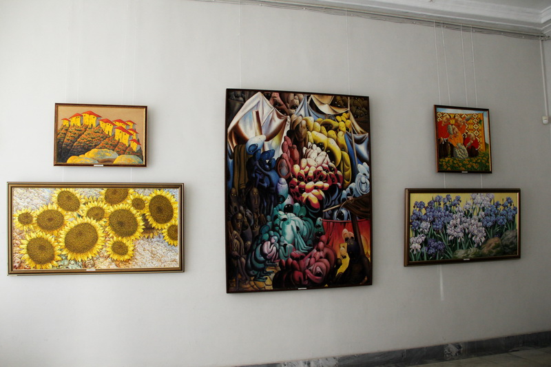 В Симферополе открылась выставка художника-авангардиста