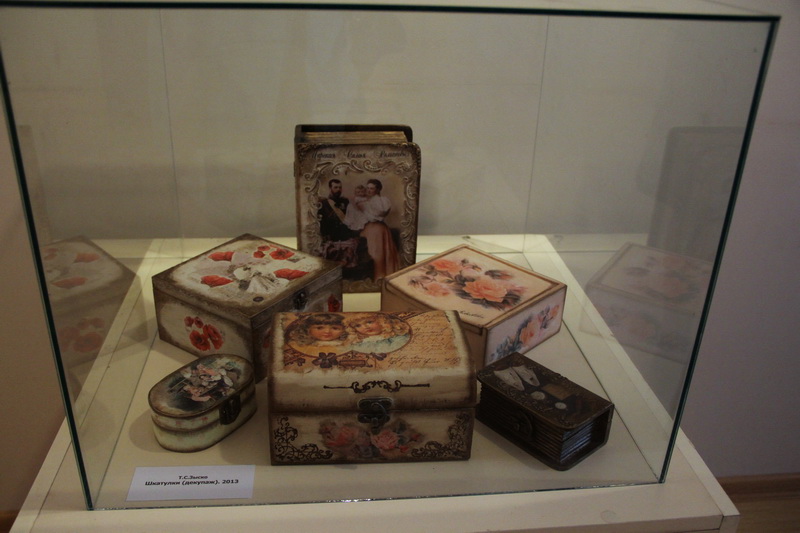 В Симферополе открылась выставка «Осенняя сюита»