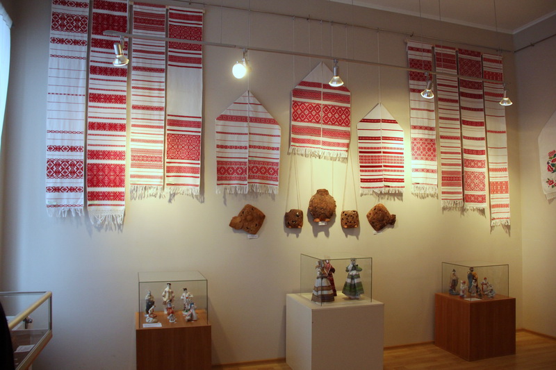 В Симферополе открылась выставка «Осенняя сюита»