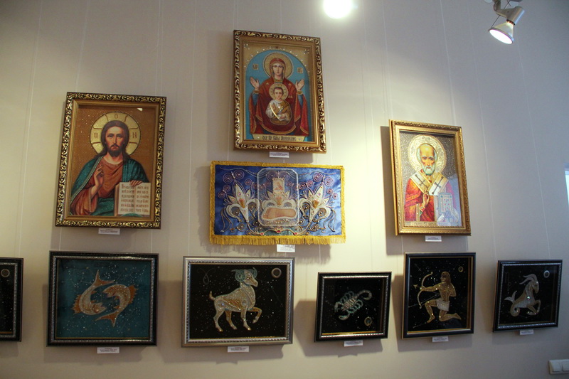 В Симферополе открылась выставка «Осенняя сюита»