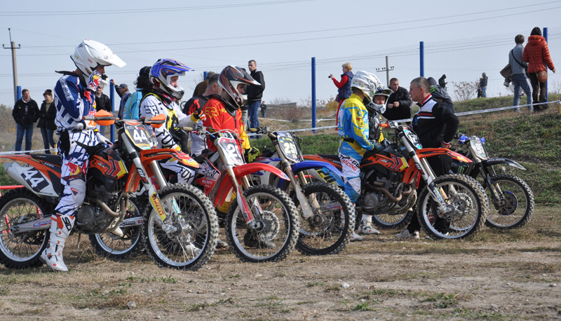В Симферополе посоревновались гонщики на мотоциклах