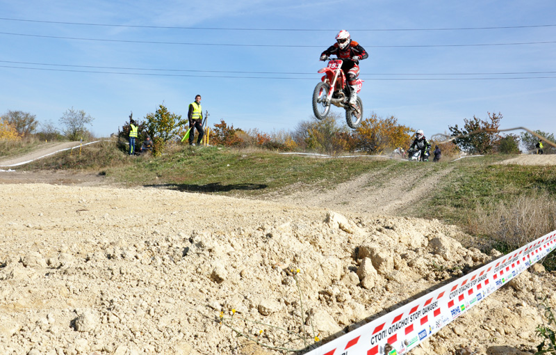 В Симферополе посоревновались гонщики на мотоциклах
