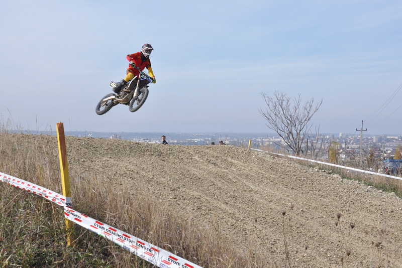 В Симферополе посоревновались гонщики на мотоциклах