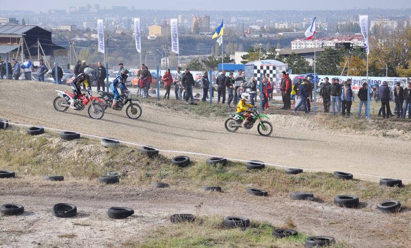 В Симферополе посоревновались гонщики на мотоциклах
