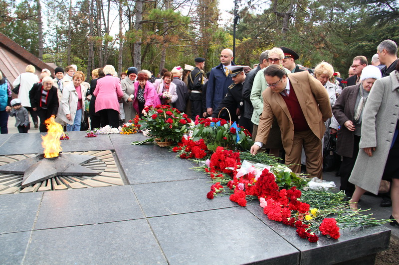 В Симферополе отметили годовщину освобождения Украины от фашистов