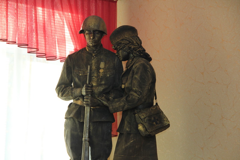 Премьер Крыма поздравил ветеранов войны с годовщиной освобождения Украины