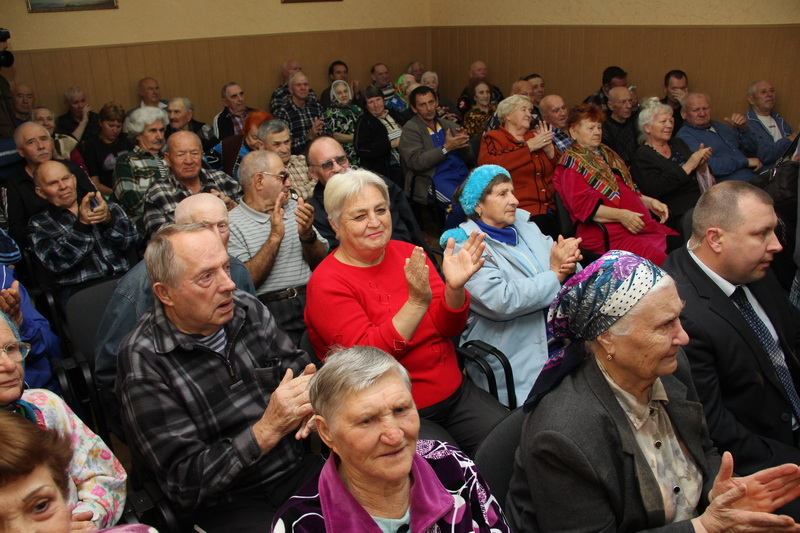 Премьер Крыма поздравил ветеранов войны с годовщиной освобождения Украины