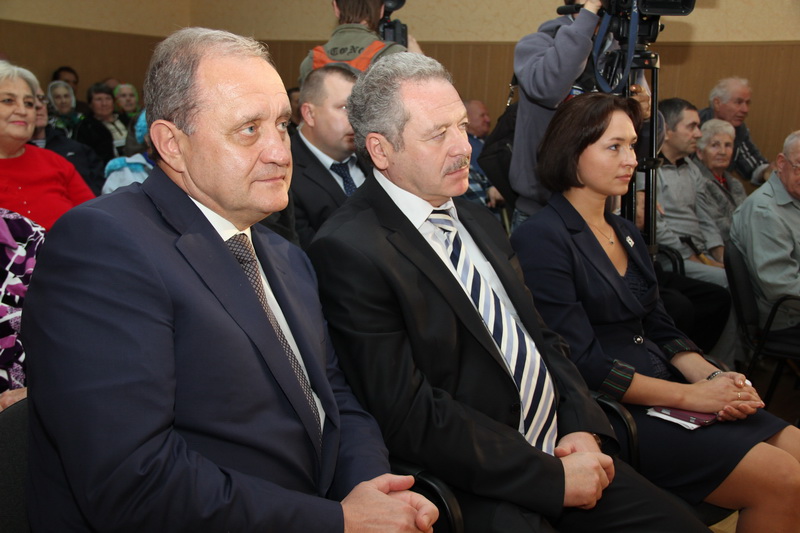 Премьер Крыма поздравил ветеранов войны с годовщиной освобождения Украины