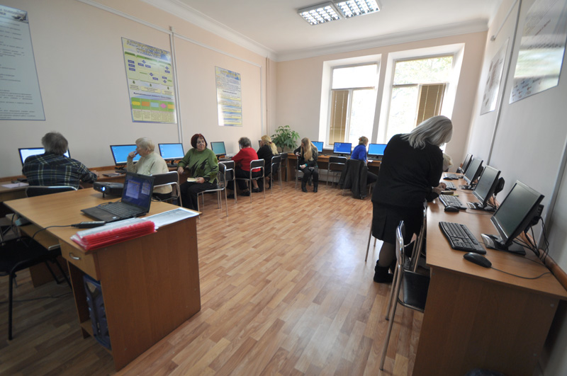 Пожилых людей в Симферополе будут учить компьютерной грамотности