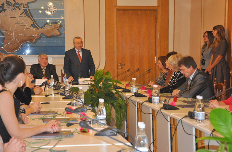 В парламенте Крыма чествовали работников социальной сферы