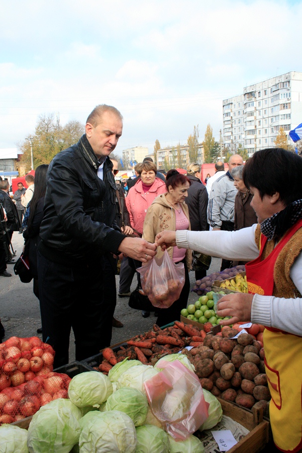 В Симферополе провели третью осеннюю ярмарку
