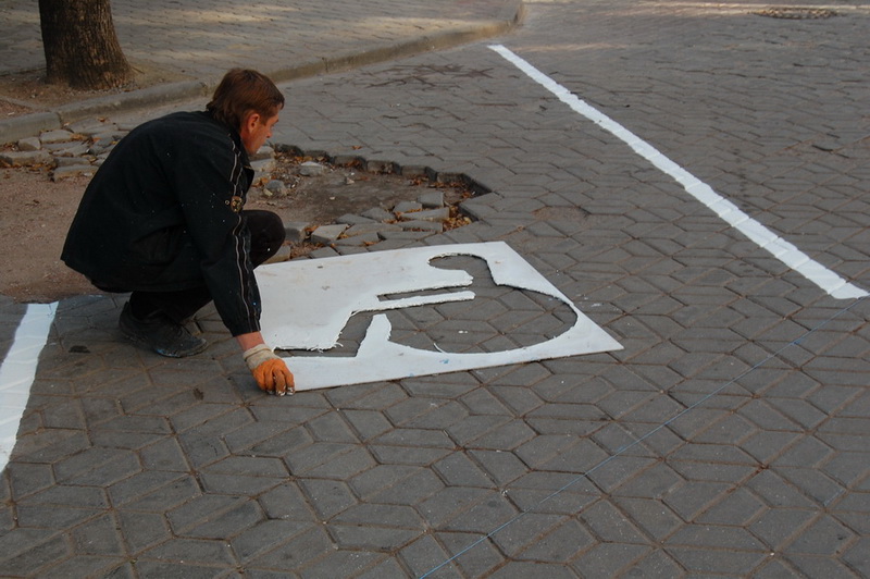 В Симферополе обустраивают парковку