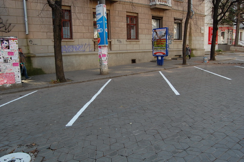В Симферополе обустраивают парковку