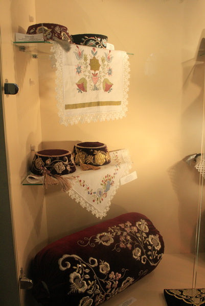 В Симферополе открылась выставка элементов крымскотатарской культуры