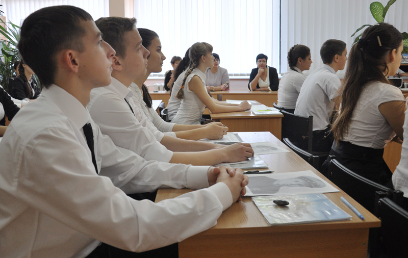 В школах Крыма провели уроки о Керченско-Эльтигенской операции