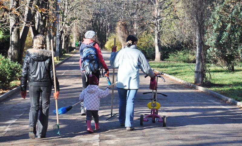 Симферопольцы вышли на субботник