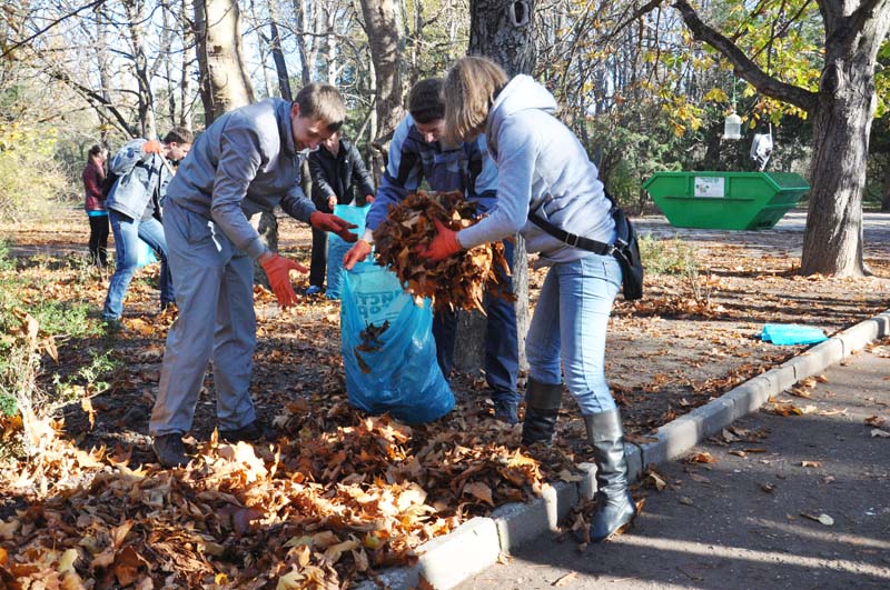 Симферопольцы вышли на субботник