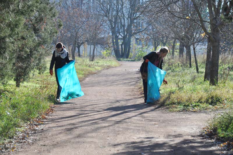 Симферопольцы вышли на субботник