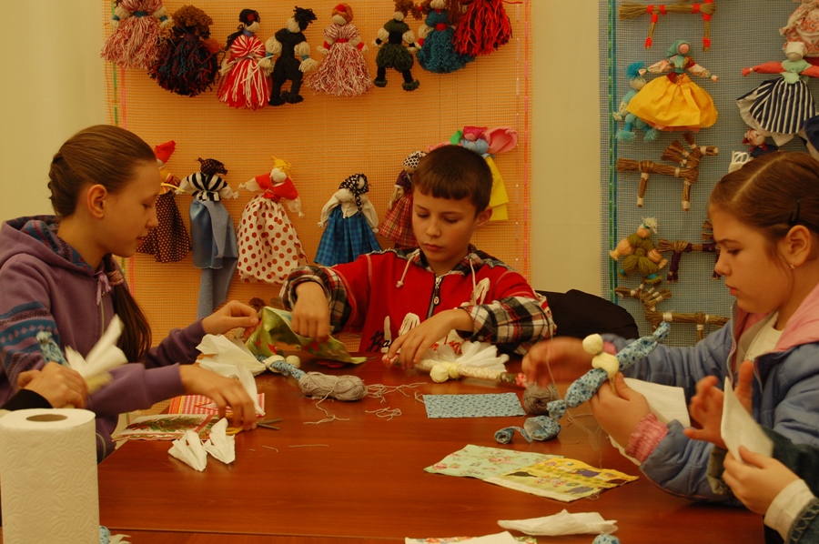 На книжном форуме в Алуште провели мастер-классы для детей