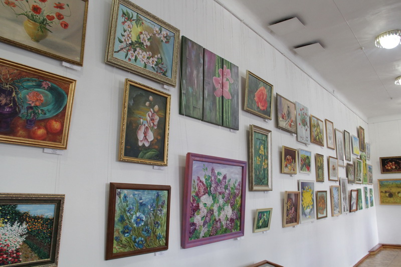 В Симферополе открылась биеннале самодеятельных художников