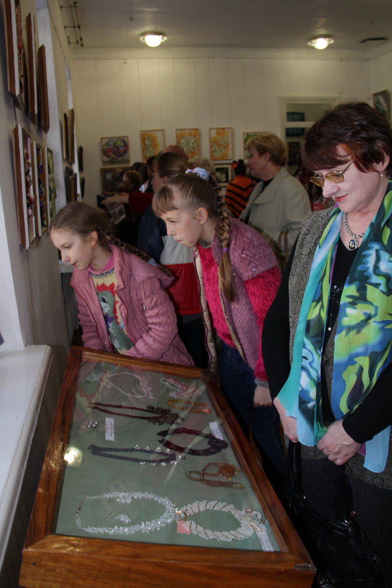 В Симферополе открылась биеннале самодеятельных художников