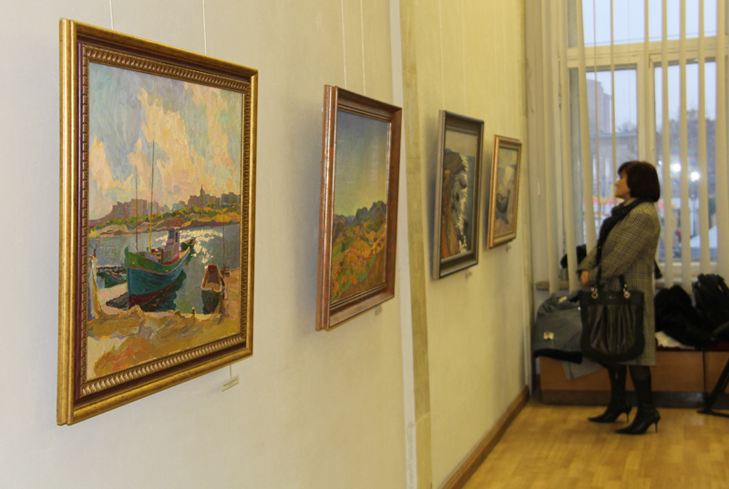 В Симферополе открылась выставка «Под золотым небом»
