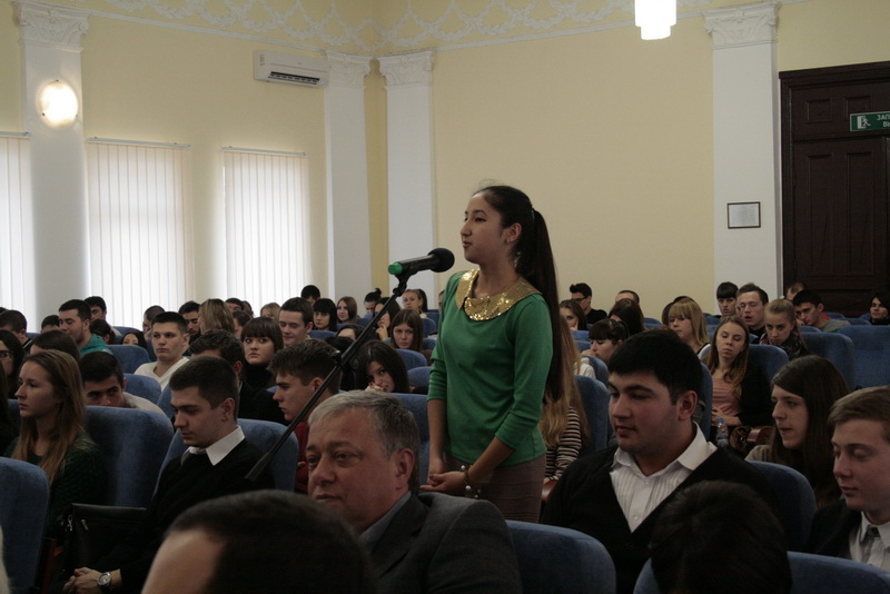 Крымский спикер в Симферополе ответил на вопросы студентов-юристов