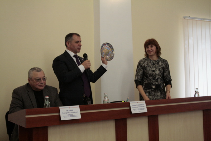 Крымский спикер в Симферополе ответил на вопросы студентов-юристов