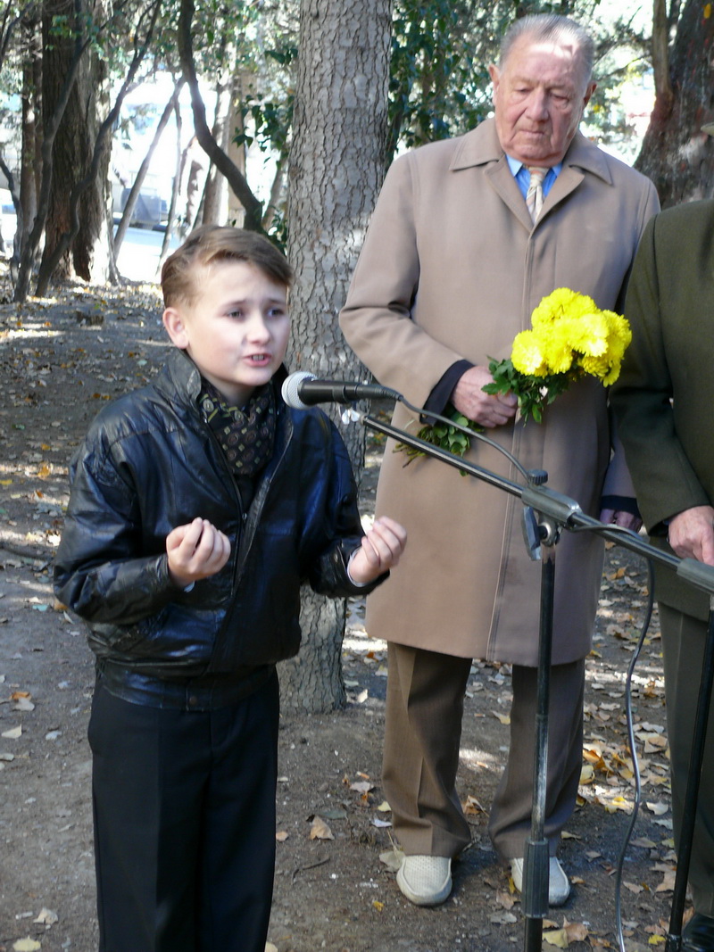 В Ялте открыли мемориальную доску летчику-герою