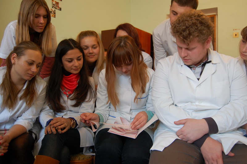 Крымских студентов-медиков познакомили с работой семейного врача