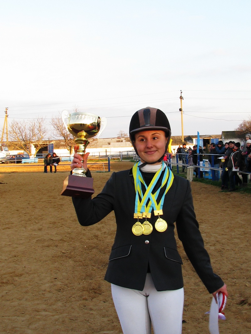 Кубок премьера Крыма по конному спорту заполучила 16-летняя девушка