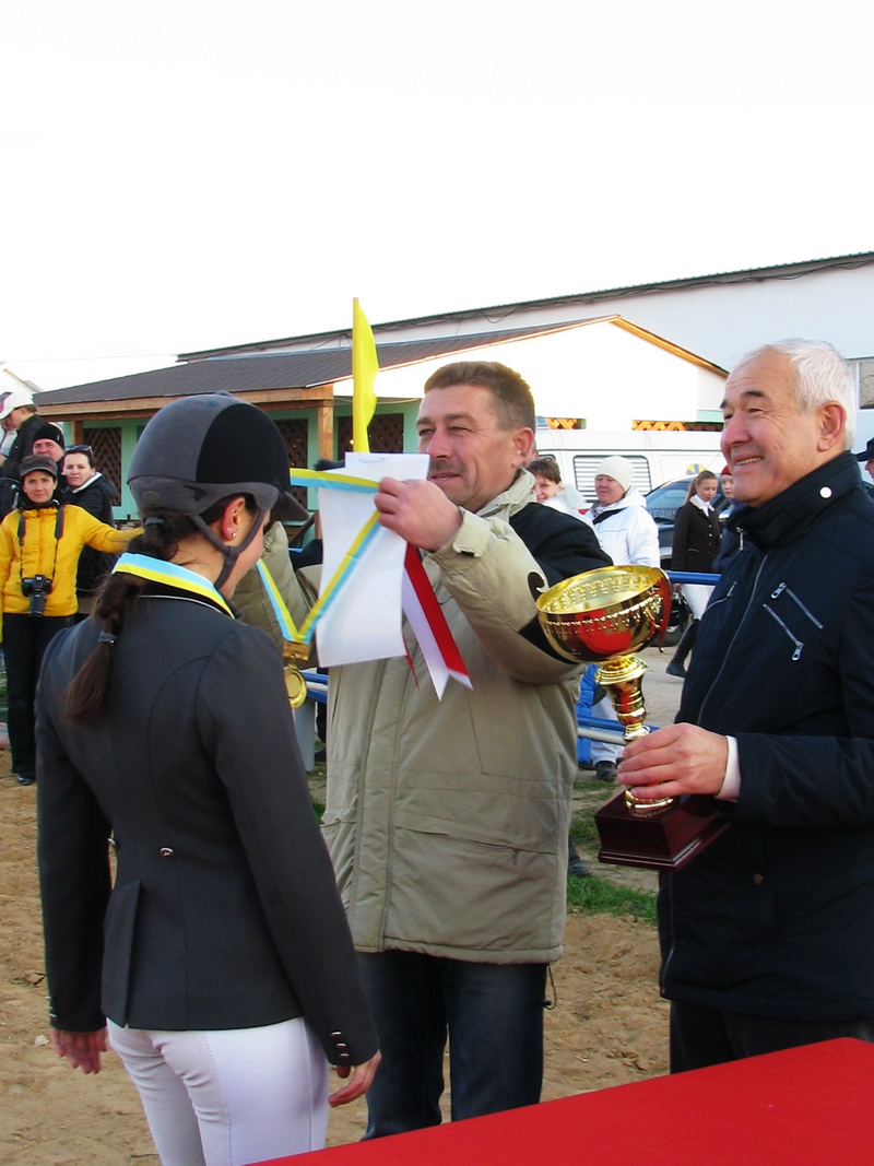 Кубок премьера Крыма по конному спорту заполучила 16-летняя девушка