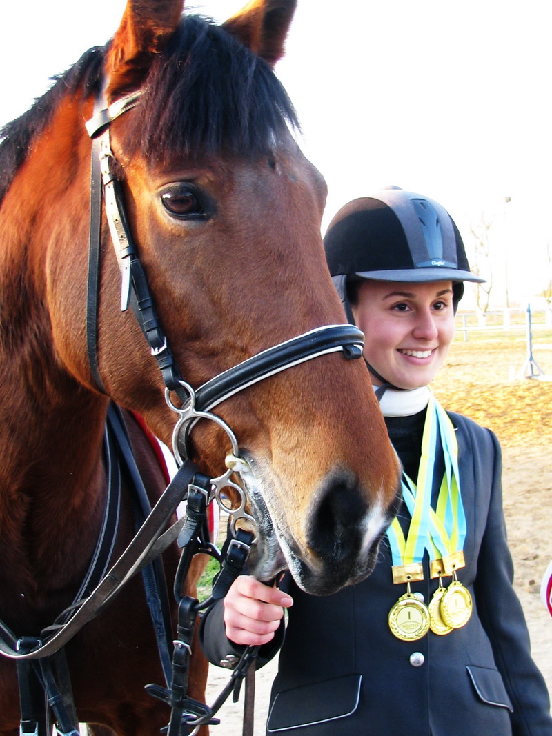 Кубок премьера Крыма по конному спорту заполучила 16-летняя девушка