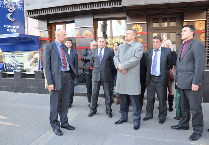 На троллейбусных остановках в Симферополе установили информационные табло