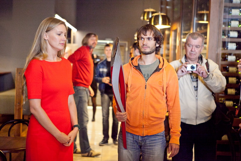 В Севастополь привезли олимпийский факел