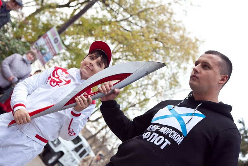 В Севастополь привезли олимпийский факел