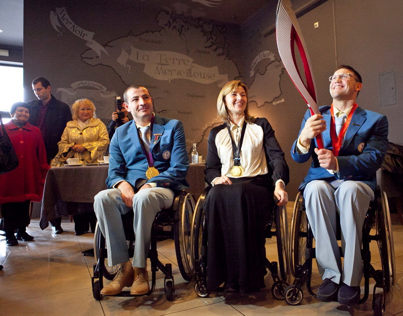 В Севастополь привезли олимпийский факел